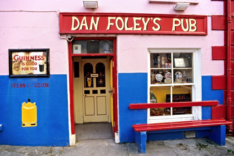 Dingle-Annascaul-Dan-Foleys-Pub-1200.jpg