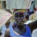Au marché de Port au Prince : la porteuse d'eau