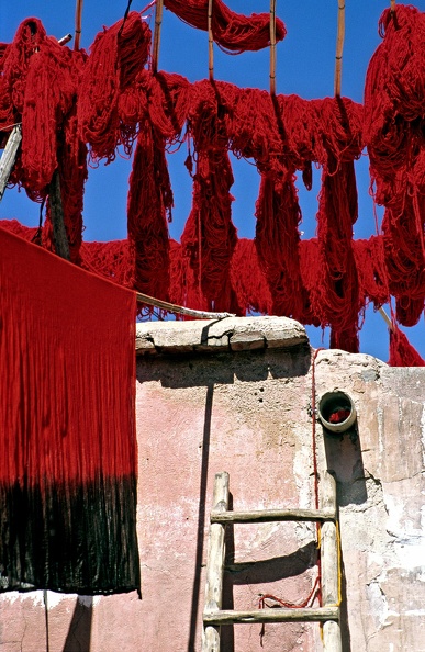008-Marrakech_medina_teinture_a_l_echelle-1200.jpg